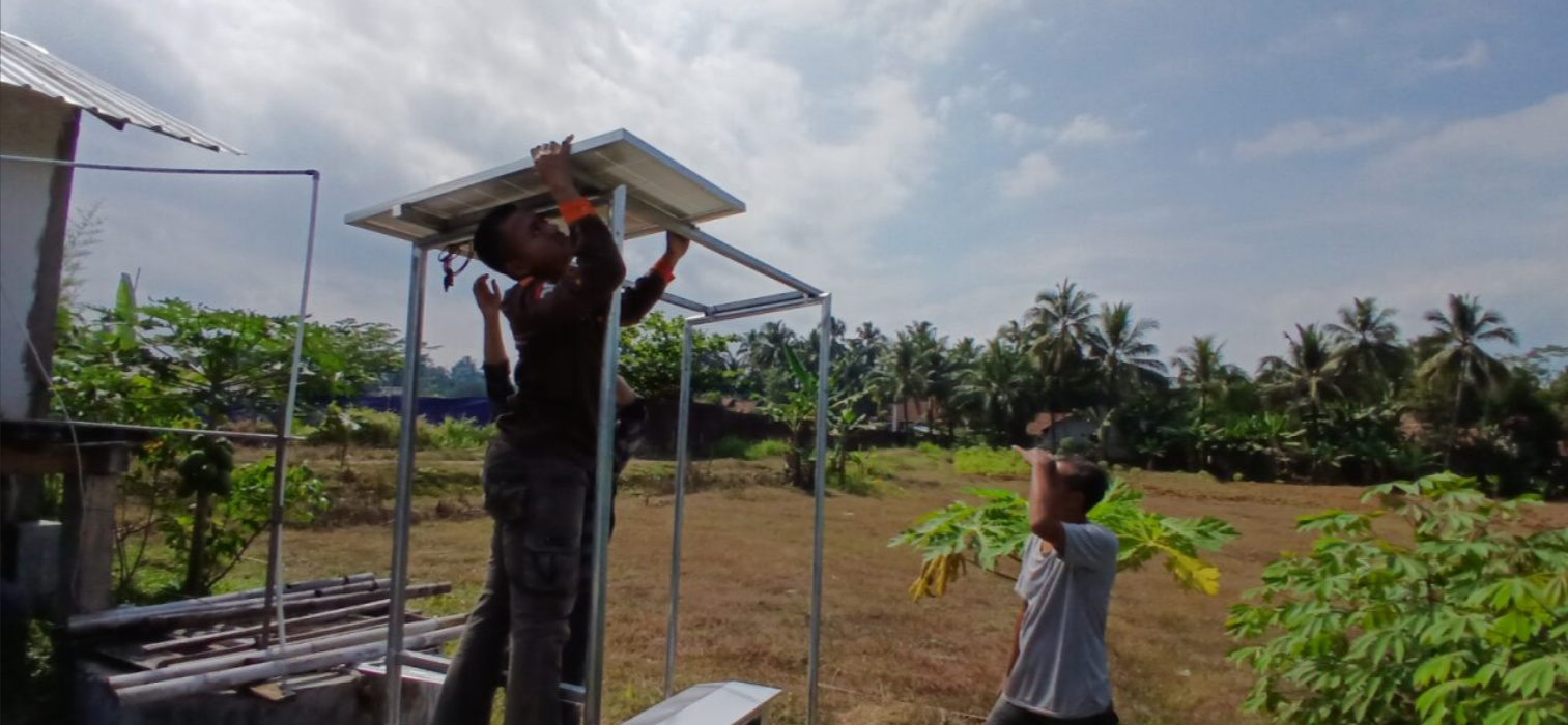 Peneraan Teknologi IoT & Energi Terbarukan Untuk Monitoring Budidaya Ikan