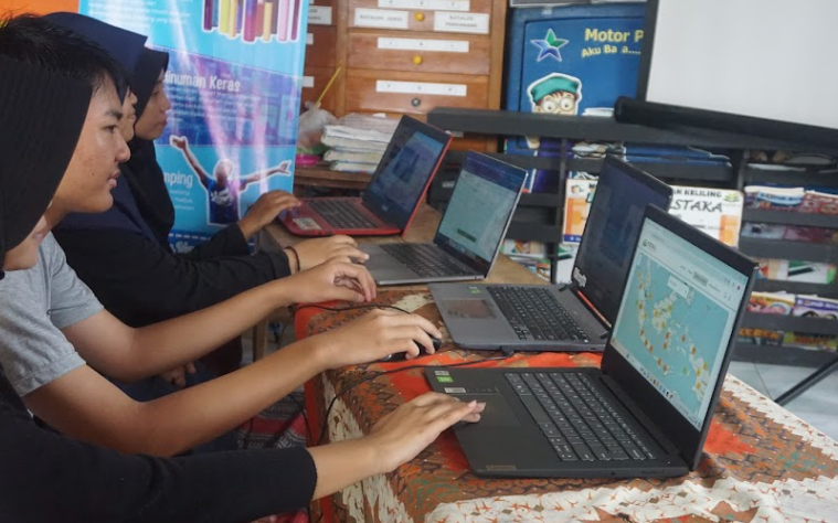pelatihan pengelolaan website pustaka diigital dan konten kreator