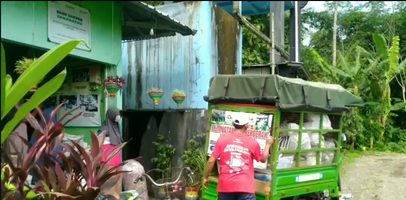 Saatnya Nabung Sampah Jadi Emas: Warga Desa Muntang Antusias Kelola Sampah Secara Mandiri Bersama Bank Sampah Sahabatku